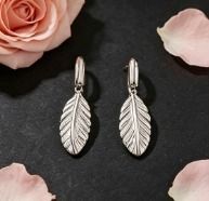 Other Silver Leaf-Shaped Earrings product image