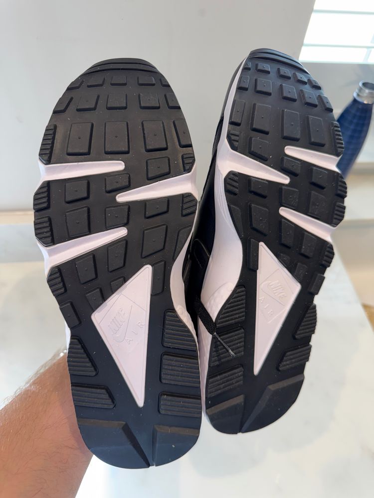 Immagine di Nike Air Huarache By You Black Silver UK 9.5 Brand New Half Box FD9781-900 6