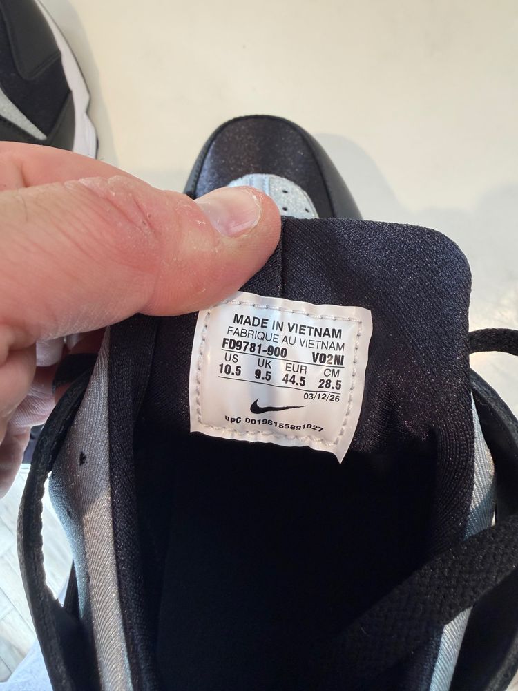 Immagine di Nike Air Huarache By You Black Silver UK 9.5 Brand New Half Box FD9781-900 3