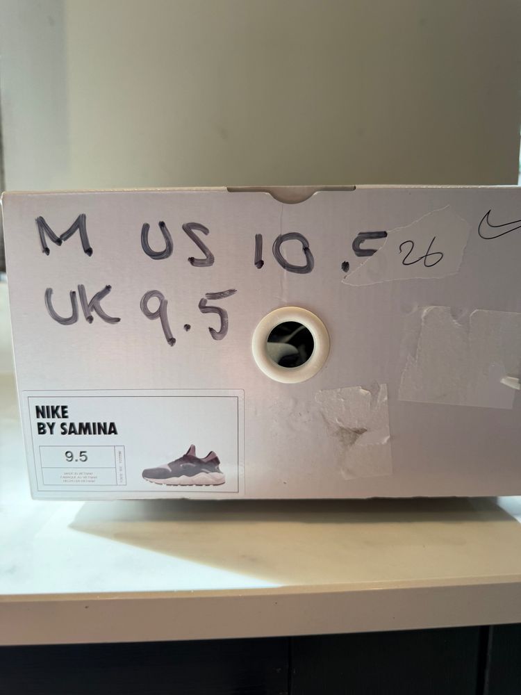 Immagine di Nike Air Huarache By You Black Silver UK 9.5 Brand New Half Box FD9781-900 5