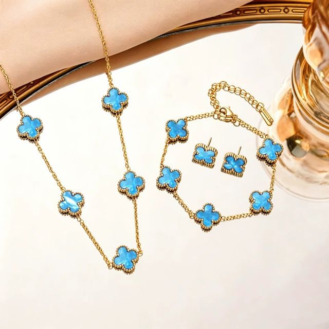 Gold-Tone Jewelry Set With Blue Clover Motifs image 1