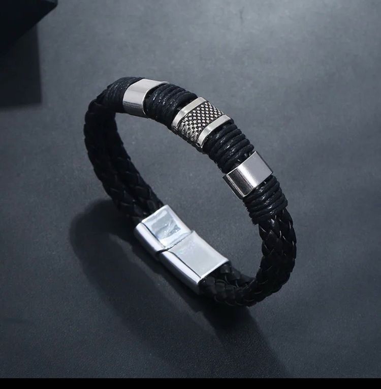 Immagine di Black Braided Leather Bracelet With Silver Accents 2