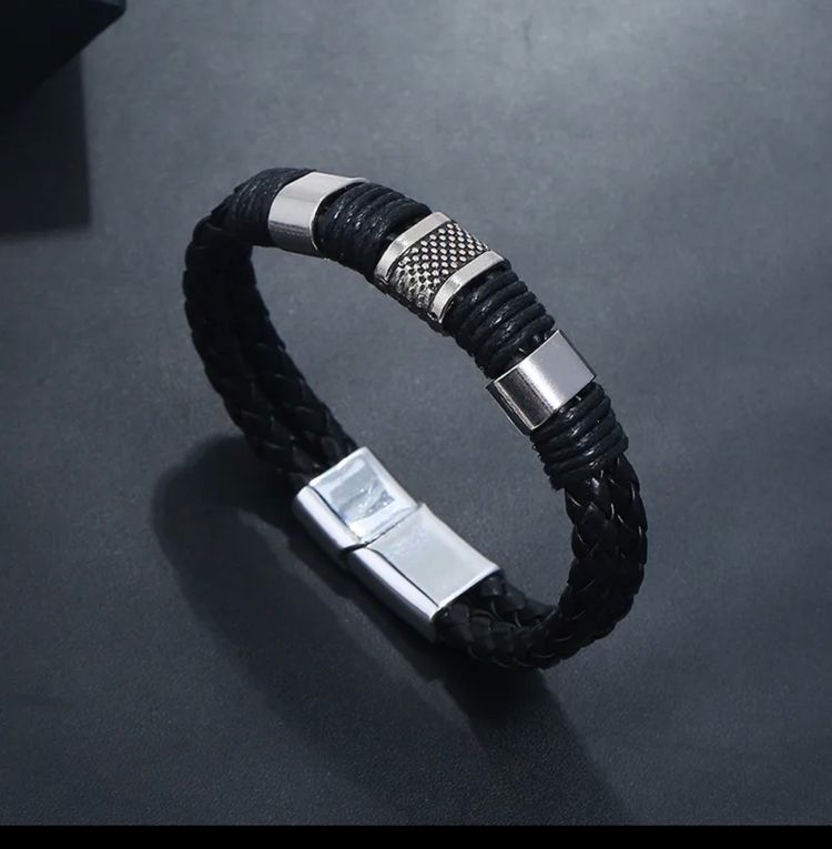 Immagine di Black Braided Leather Bracelet With Silver Accents 3