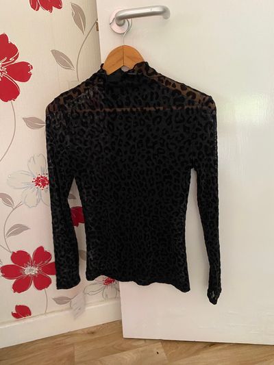 LUC-CE Black Leopard Print Long Sleeve Top size medium BNWT