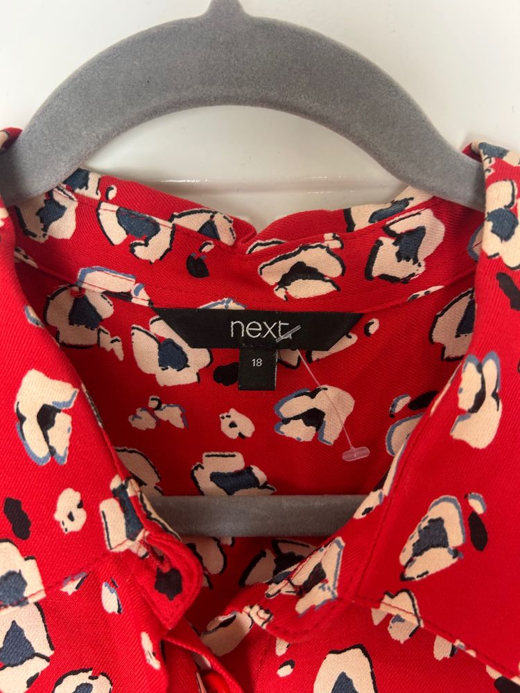 red patterned dress obraz 2