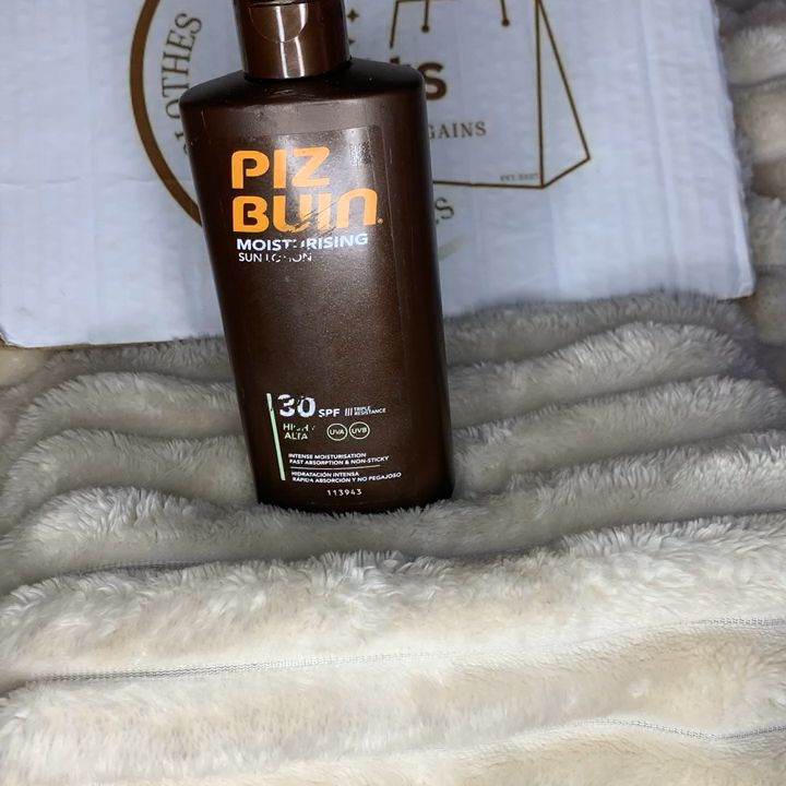 Piz Buin Piz Buin Moisturising Sun Lotion - Skincare product image