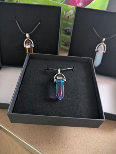 Pendant Necklaces - various