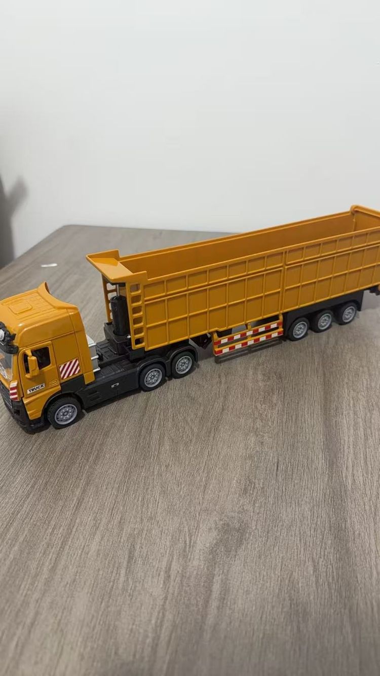 Yellow Toy Truck obraz 3