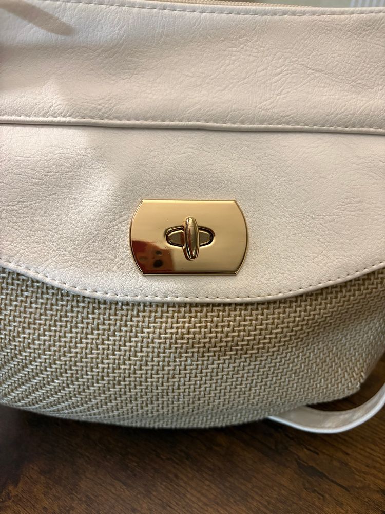 CC White Crossbody Bag With Front Pocket And Gold Clasp 2