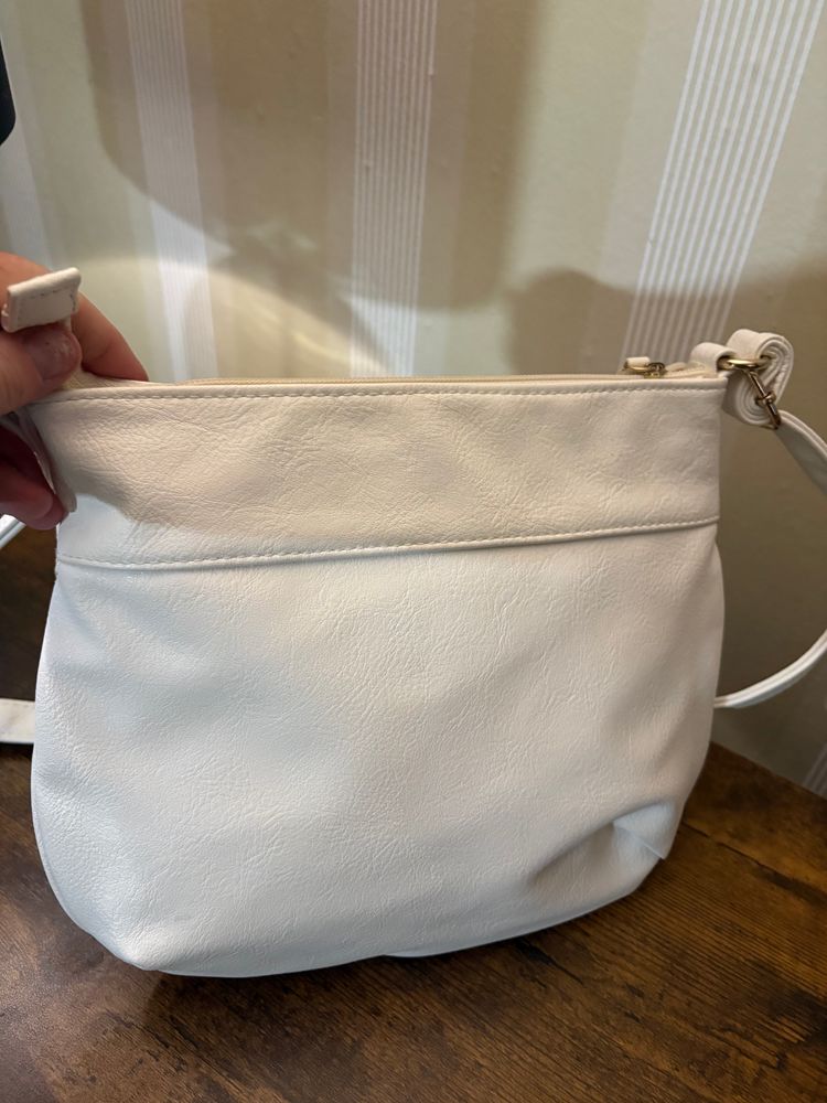CC White Crossbody Bag With Front Pocket And Gold Clasp 3