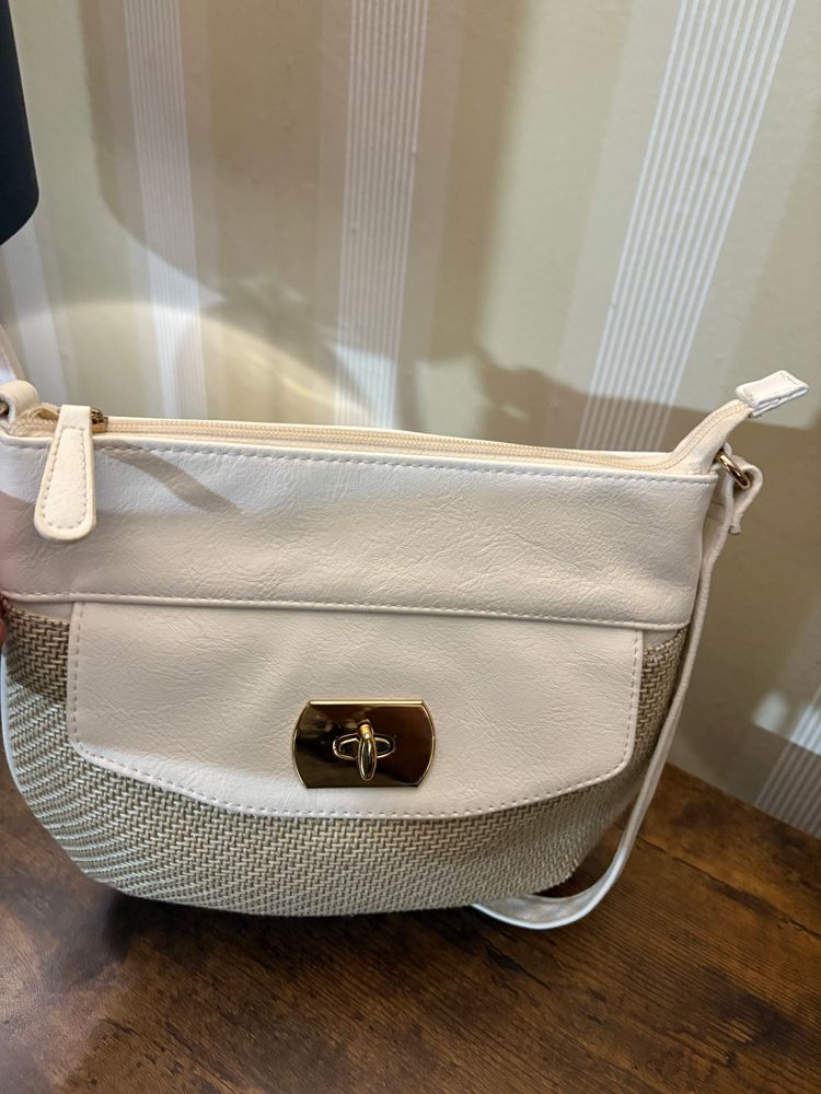 Other CC White Crossbody Bag With Front Pocket And Gold Clasp product image