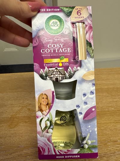Stacey Solomon Air Wick Cosy Cottage Reed Diffuser