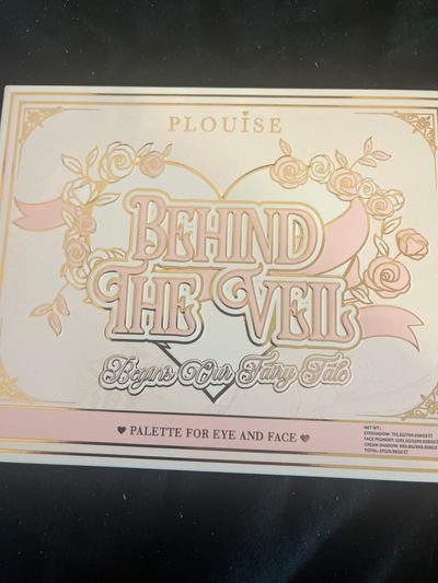 Plouise Behind The Veil Palette