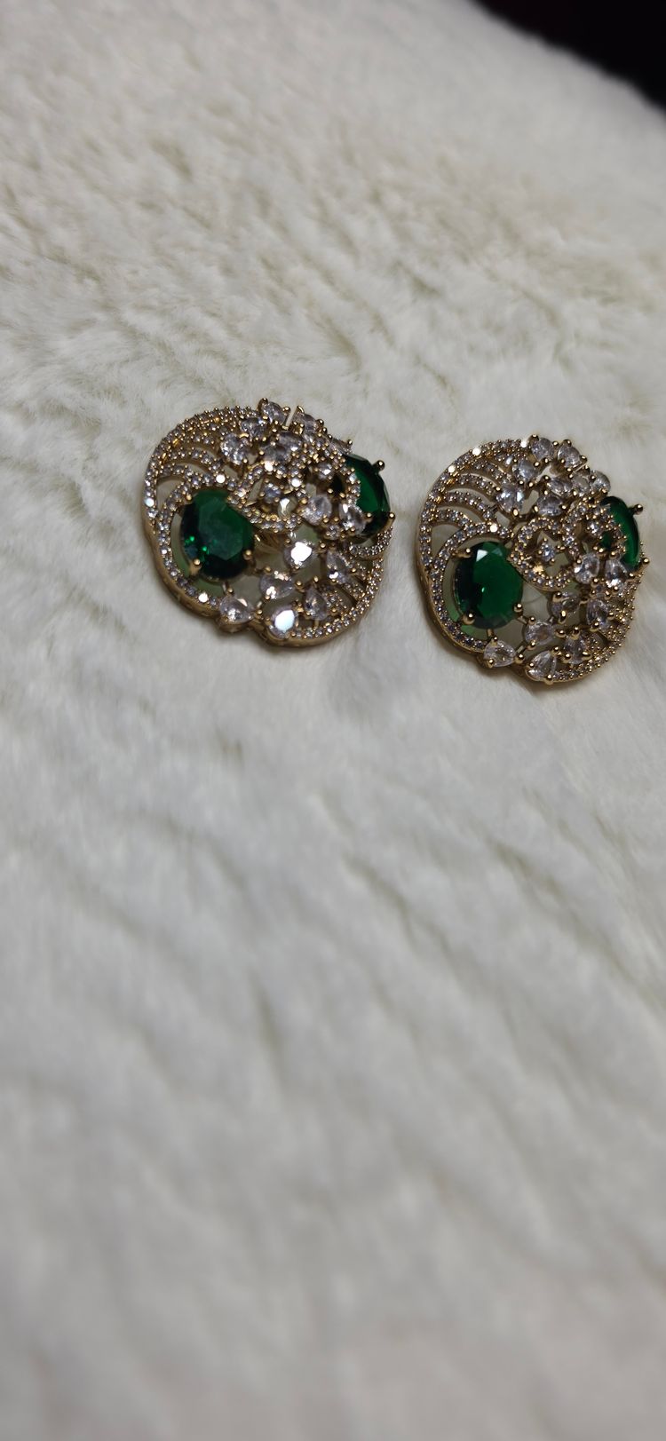 Immagine di Gold-Tone Earrings With Green And Clear Stones 2