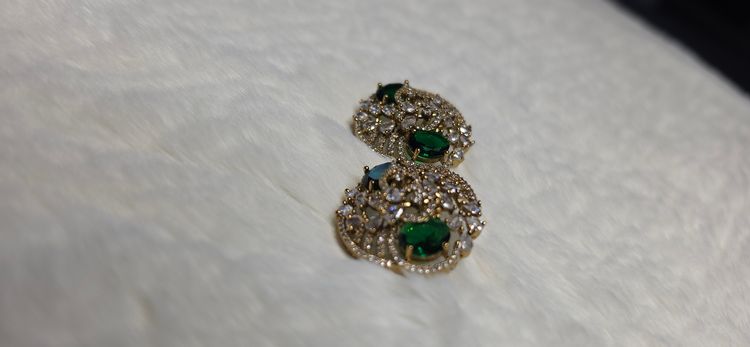 Immagine di Gold-Tone Earrings With Green And Clear Stones 3