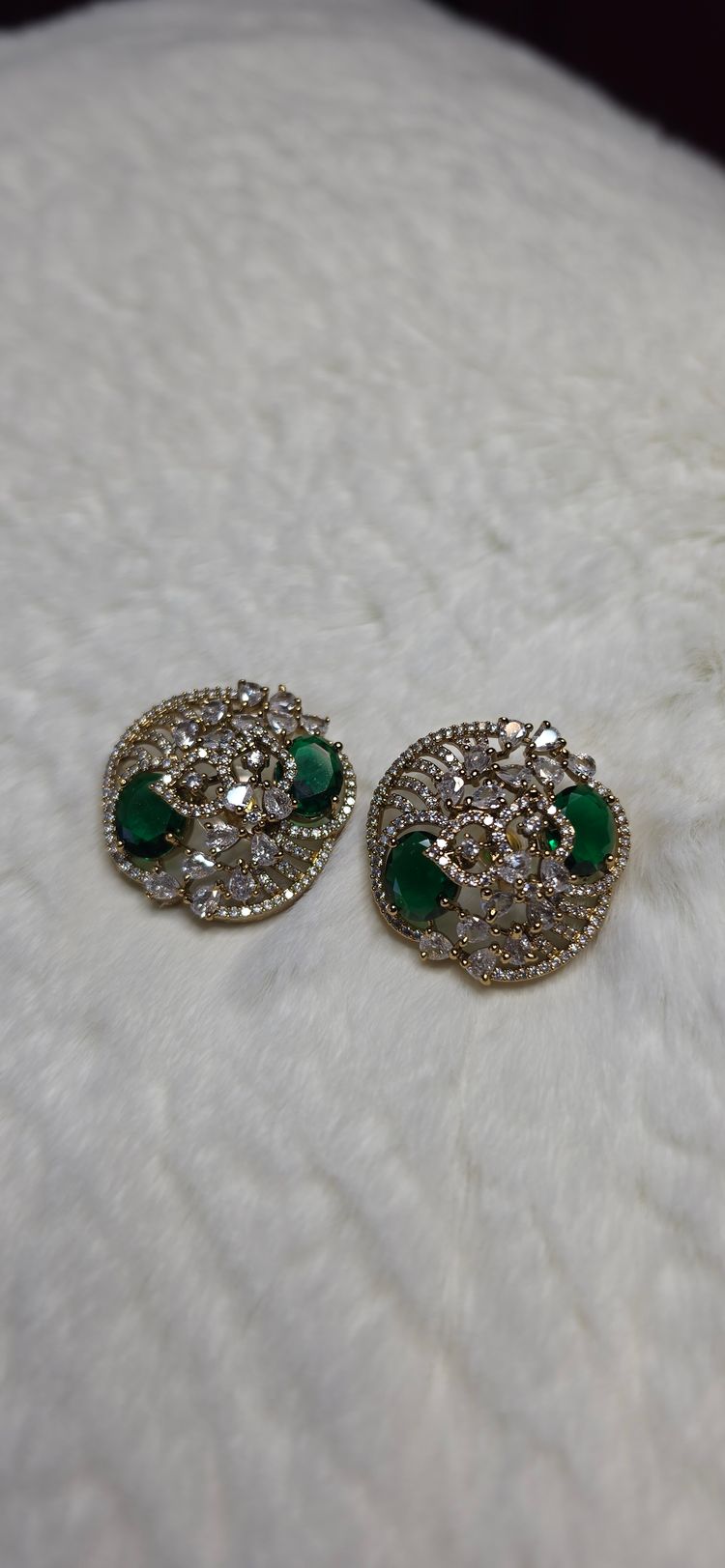 Immagine di Gold-Tone Earrings With Green And Clear Stones 1