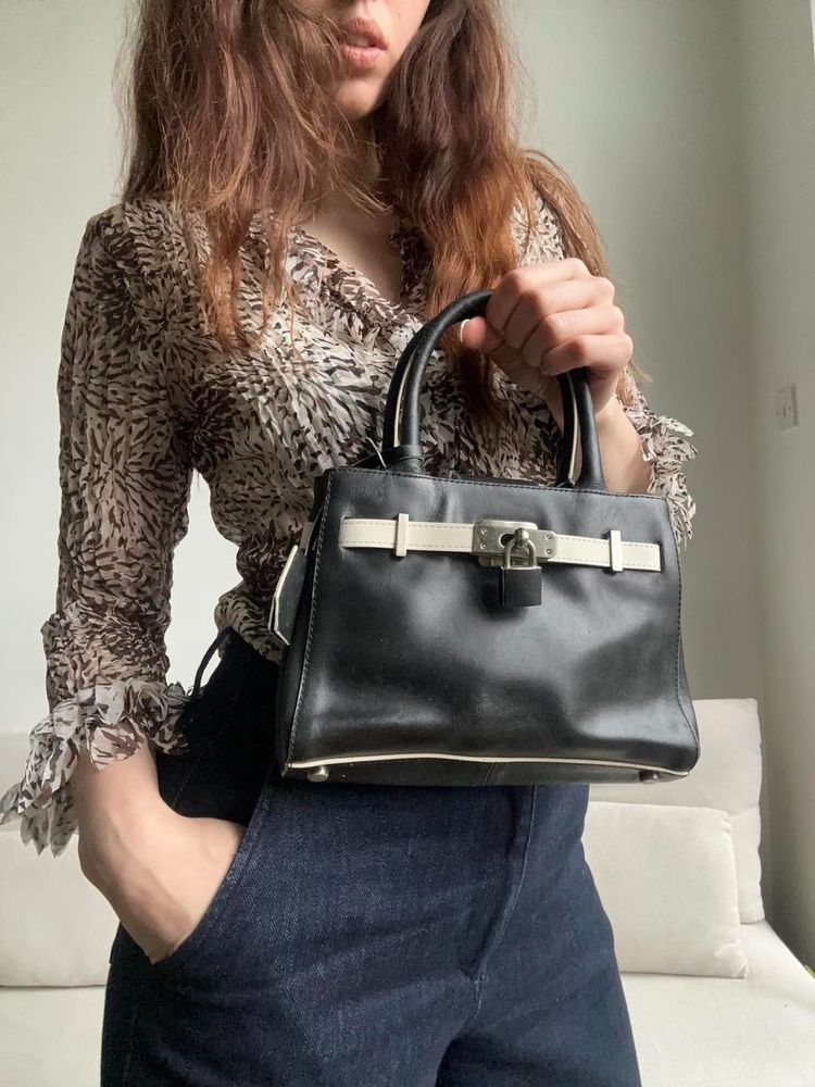 Immagine di Black Mini Handbag with Padlock 4