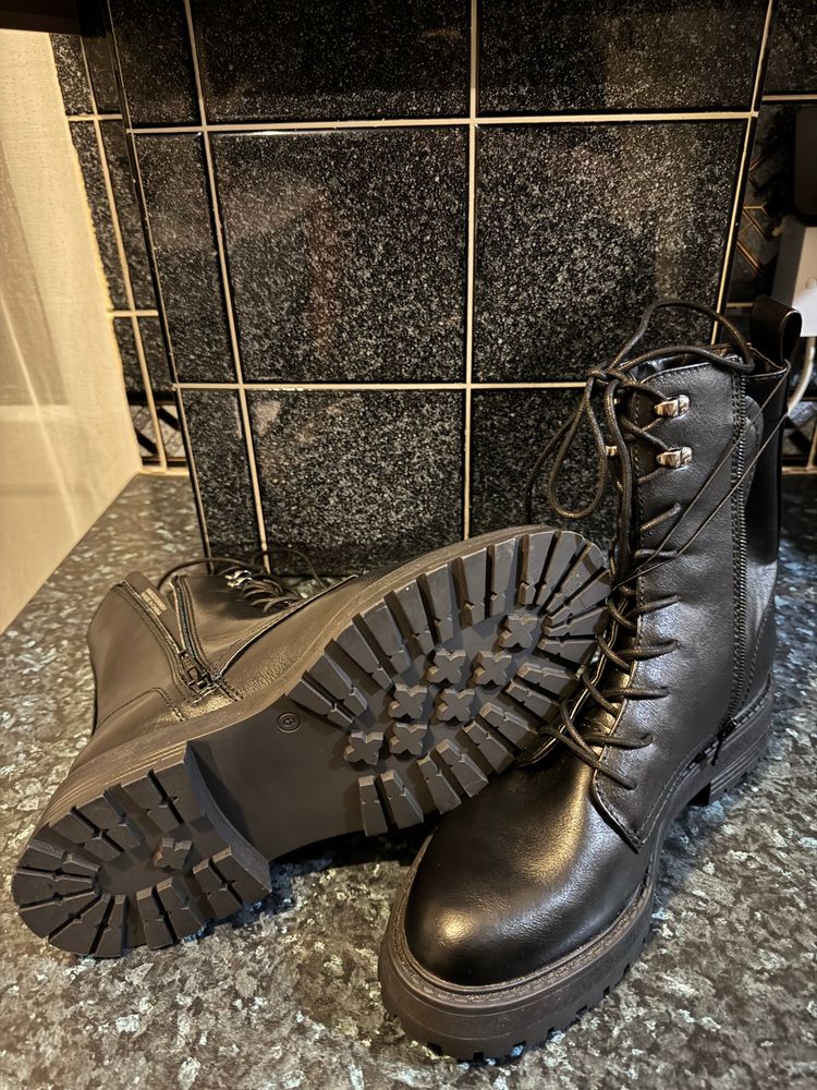 black lace-up boots 6