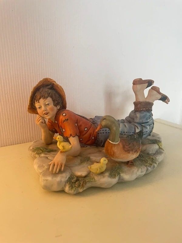 Immagine di Figurine Of Boy With Duck And Ducklings 3