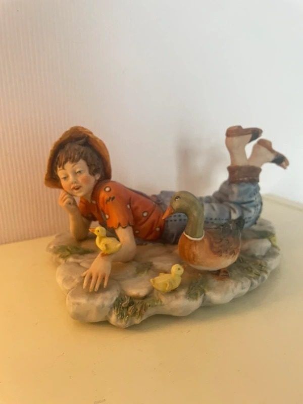 Immagine di Figurine Of Boy With Duck And Ducklings 2
