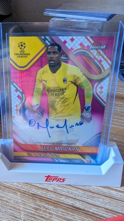 Mike Maignan Topps Finest Auto /125 AC Milan
