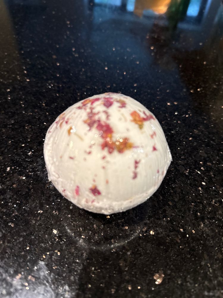 Other White Bath Bomb With Flower Petals product image