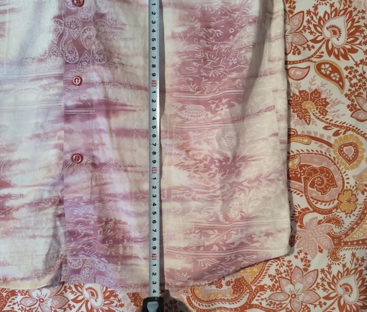 Pink And White Patterned Button-Up Shirt obraz 10