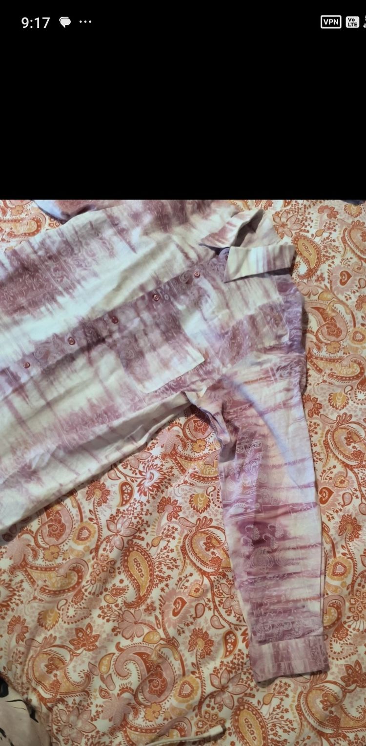 Pink And White Patterned Button-Up Shirt obraz 3