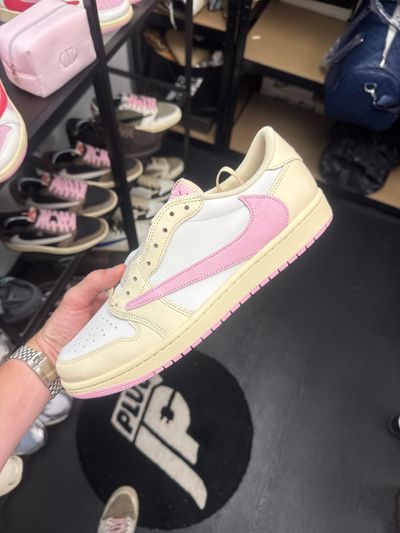 Travis Scott Shy Pink Jordan 1 Brand New with box