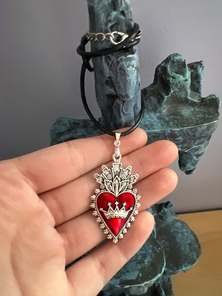 BRAND NEW CROWN HEART NECKLACE 