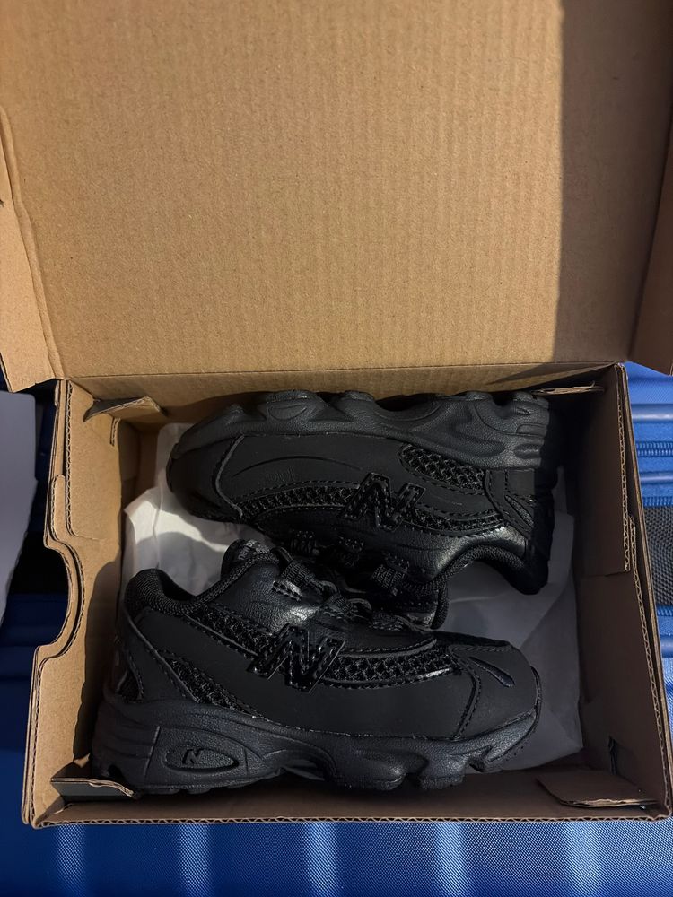 New Balance Black Sneakers