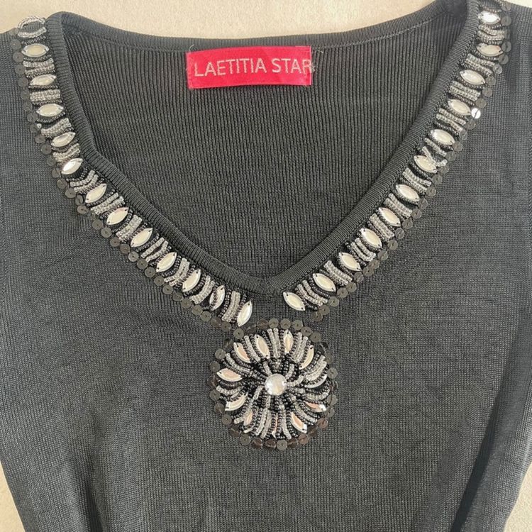 Laetitia Star Black Sleeveless Top With Embellishments imagen 3