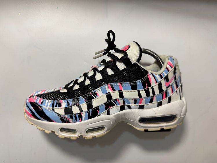 Nike Air Max 95 Sneakers- very clean 