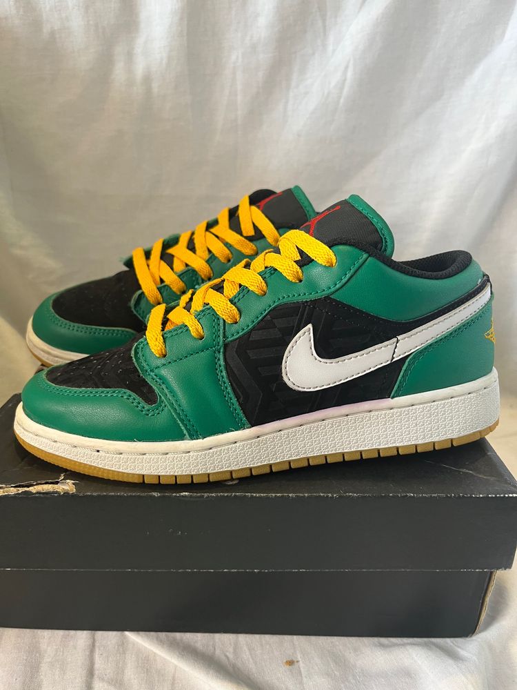 Unisex Nike Air Jordan 1 Low SE (GS) size 3.5uk