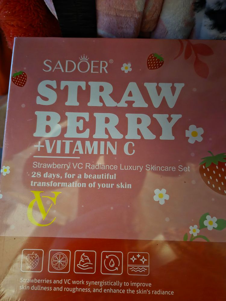 Sadoer Strawberry Vc Radiance Luxury Skincare Set image 2