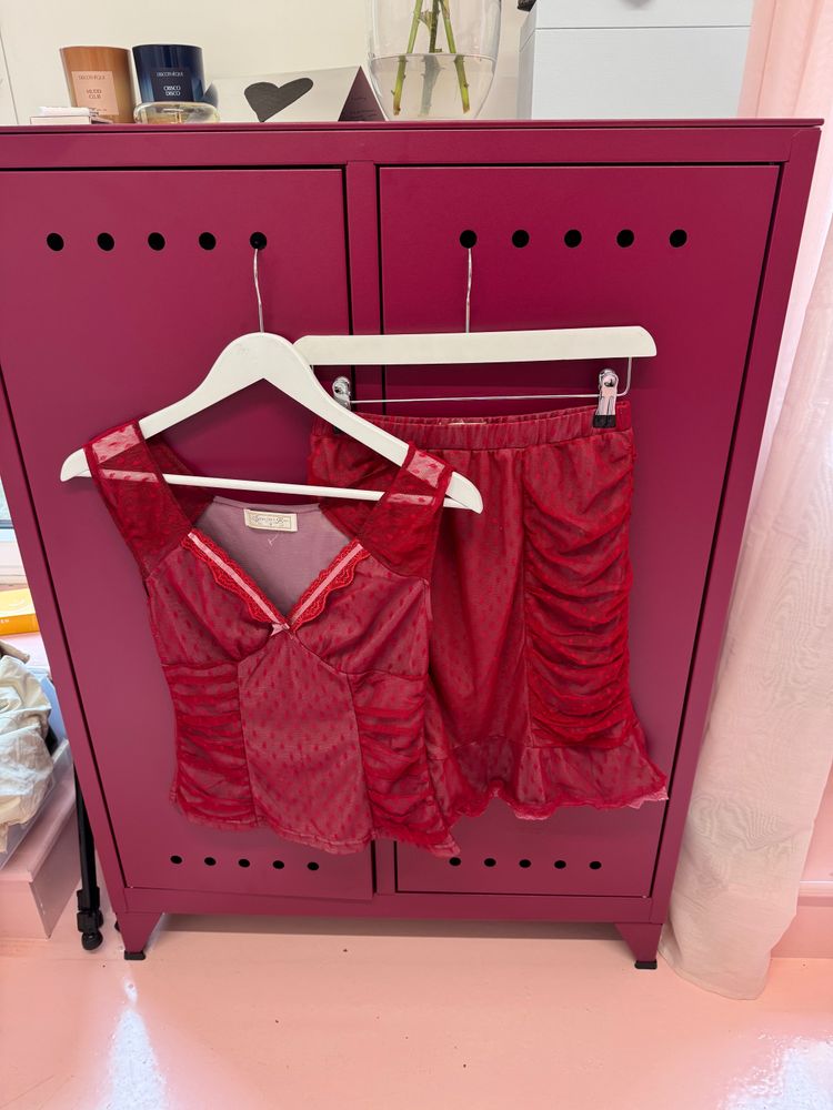 Red Sleeveless Top And Skirt Set