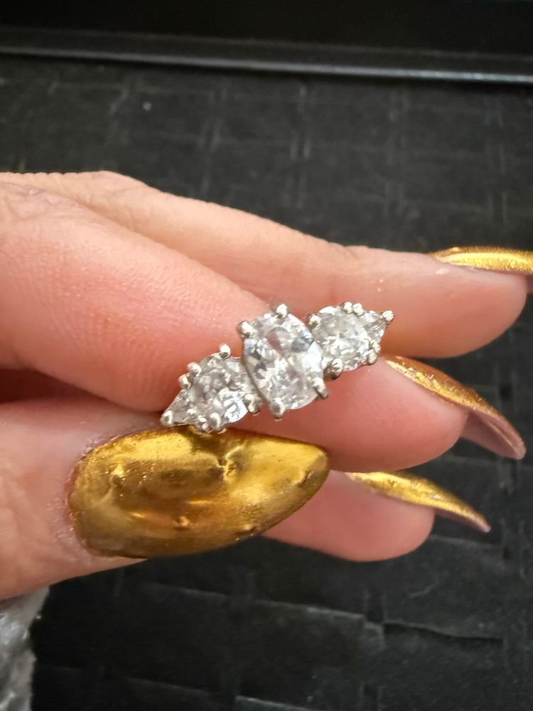 Silver Ring With Clear Stones obraz 2