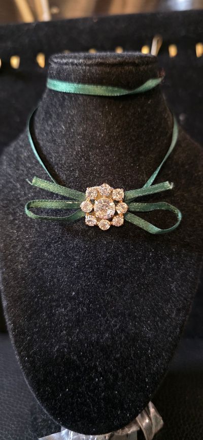 Vintage Green Ribbon Choker Necklace With Rhinestone Flower Pendant