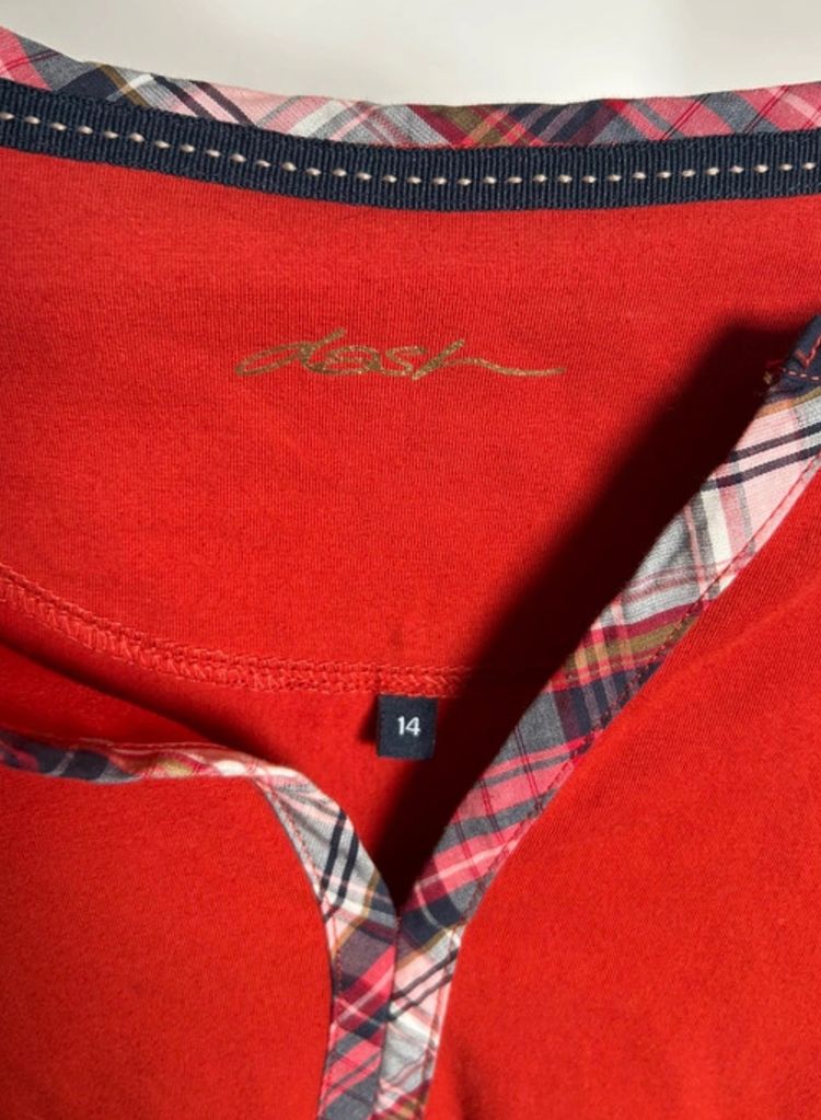 Dash Red Long Sleeve Top With Plaid Trim obraz 4