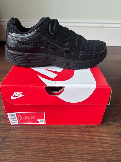 Nike Black Sneakers