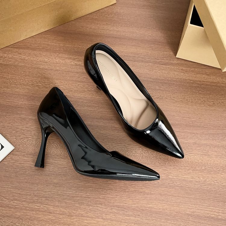 Immagine di Black Pointed Toe Flats 1