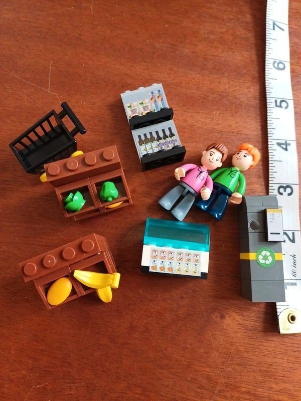 Toy Building Blocks With Mini Figures And Accessories image 1