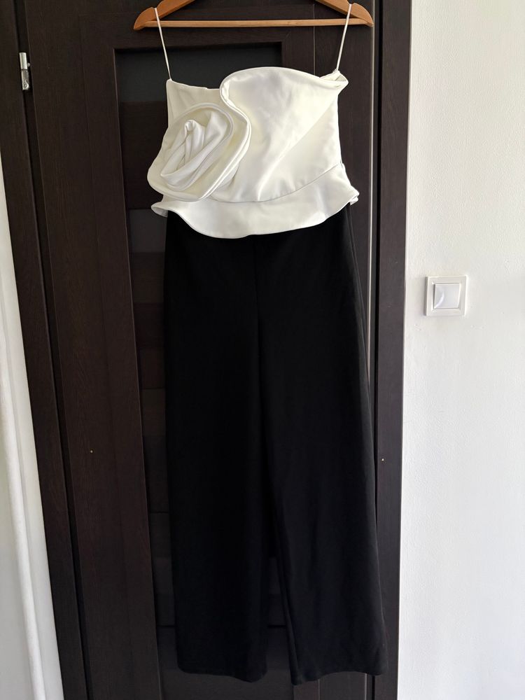 River Island Biało czarny kombinezon z kwiatem  product image