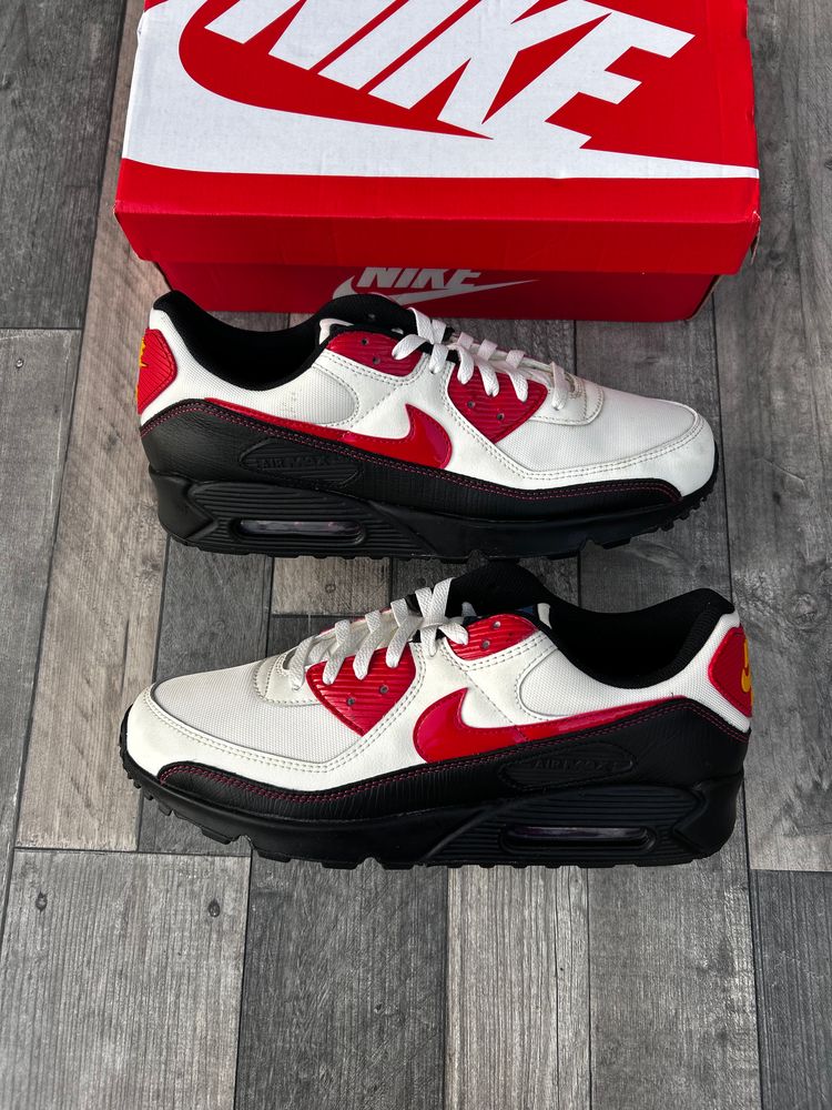 Immagine di Nike Air Max 90 SE Trainers ‘Sail University Red’ - Size UK 12  1