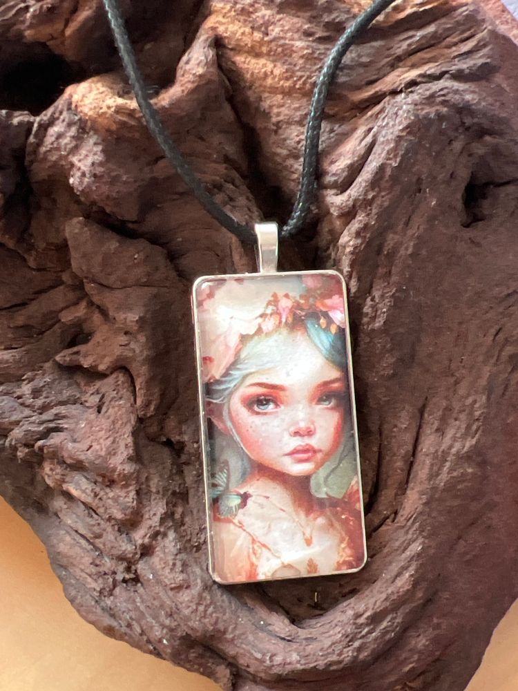 BEAUTIFUL FAIRY NECKLACE UNIQUE