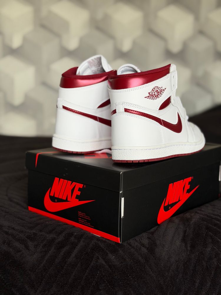 Nike air jordan 1 high metalic czerwone białe 44 obraz 2
