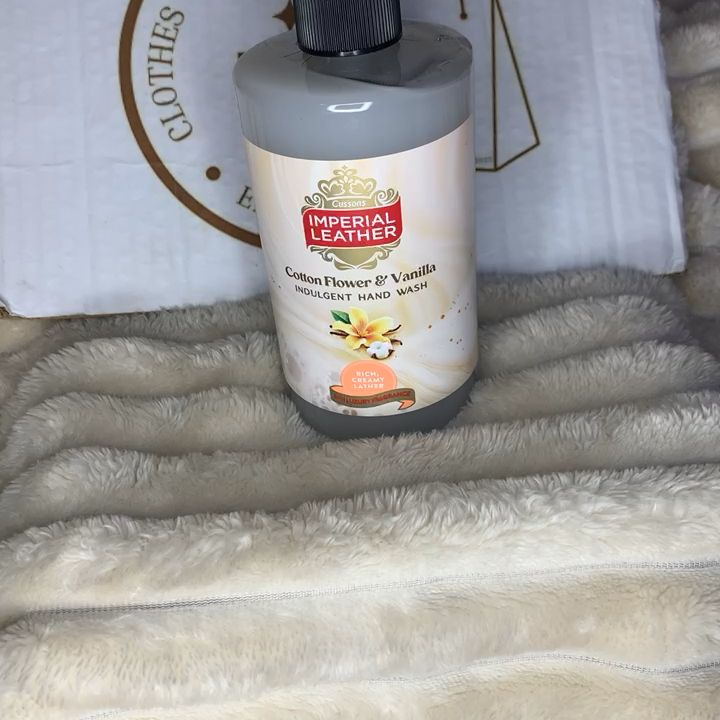 Cussons Imperial Leather Cussons Imperial Leather Cotton Flower & Vanilla Indulgent Hand Wash - Bath and Body product image