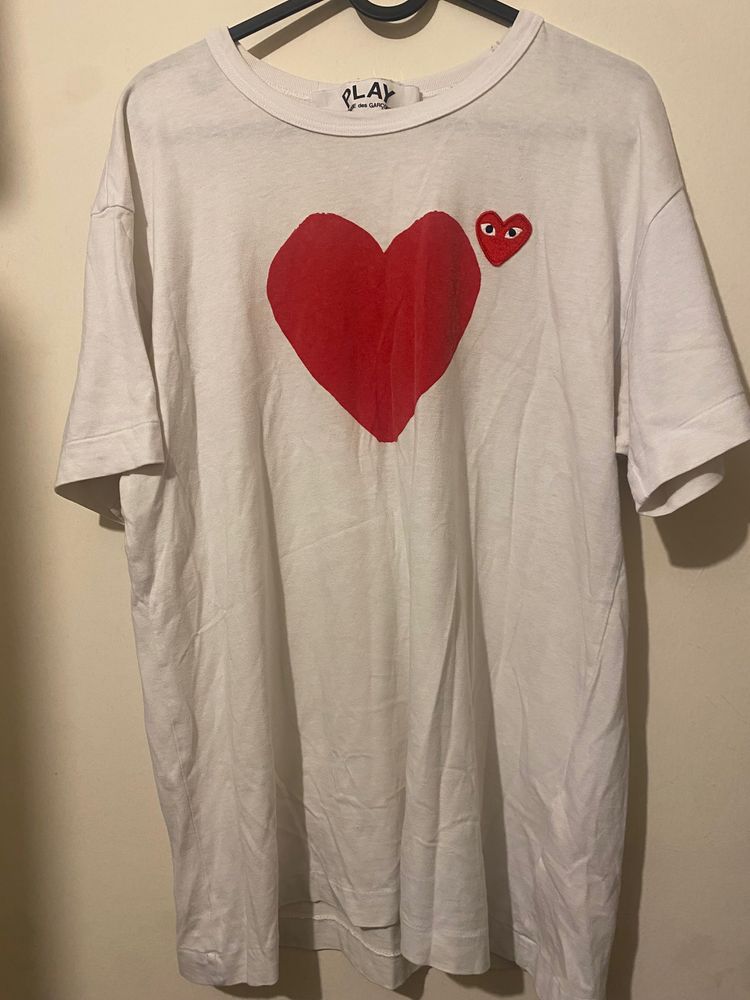 Comme des Garçons PLAY white T-shirt with red heart logo