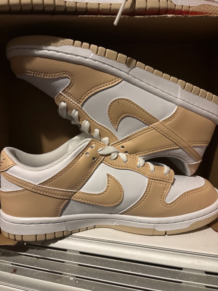 Immagine di Beige And White Sneakers 1