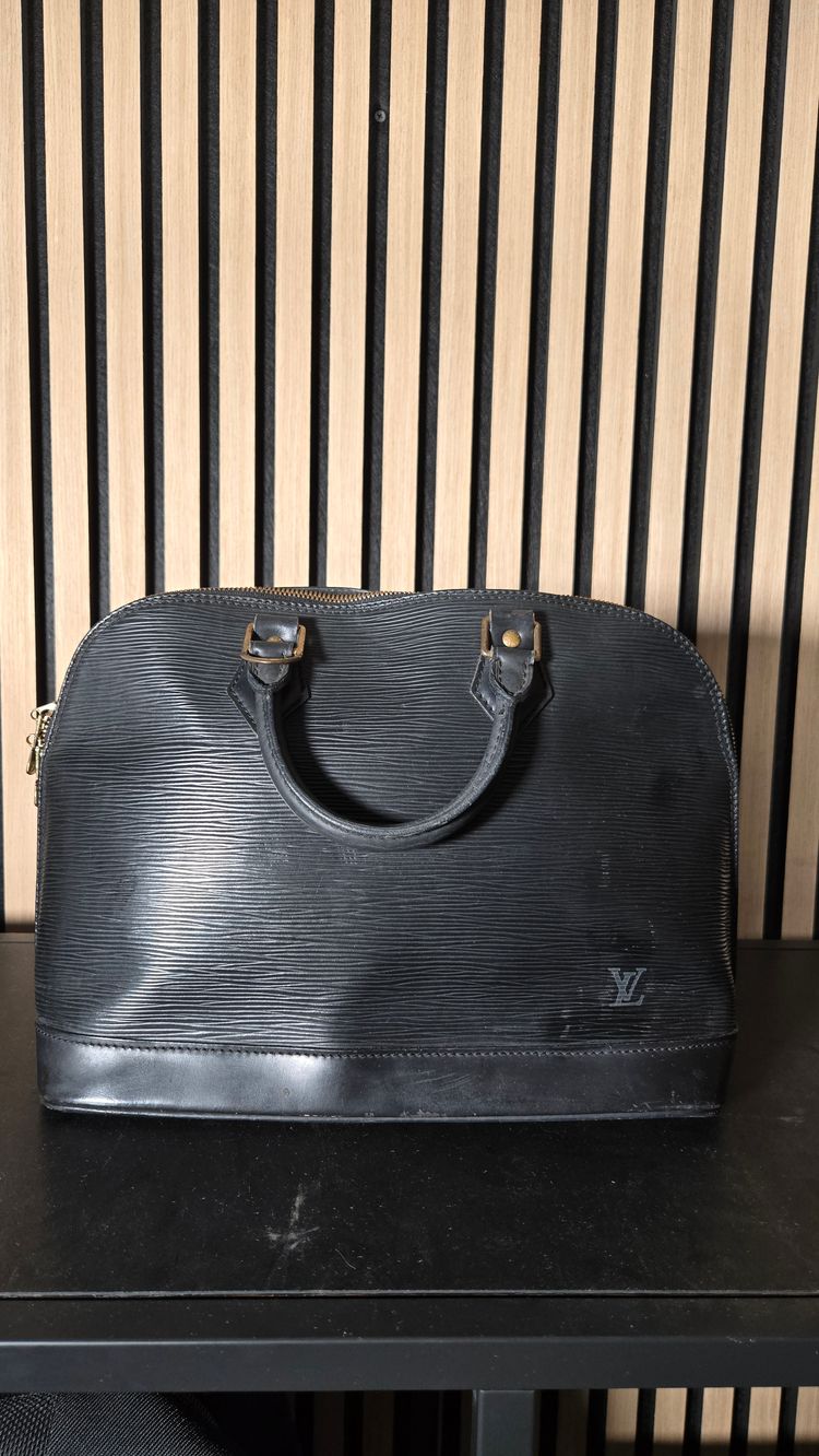 B54 Louis Vuitton Alma Epi Leather Black